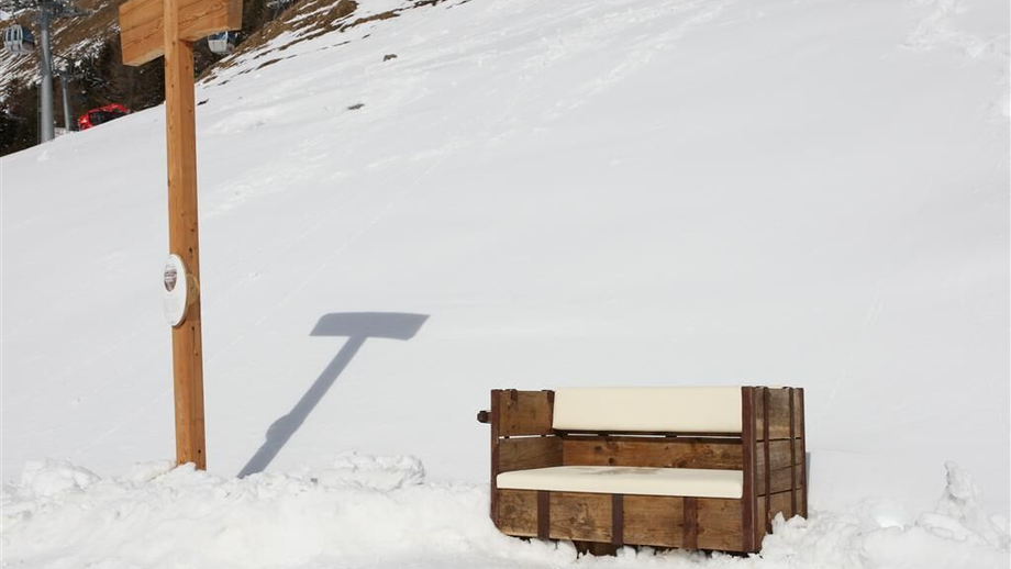 Ruhebank auf der Almpromenade | © © Serfaus-Fiss-Ladis Marketing GmbH