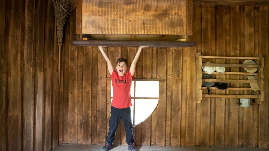 Verkehrtes Hexenhaus auf dem Hexenweg | © © Serfaus-Fiss-Ladis Marketing GmbH