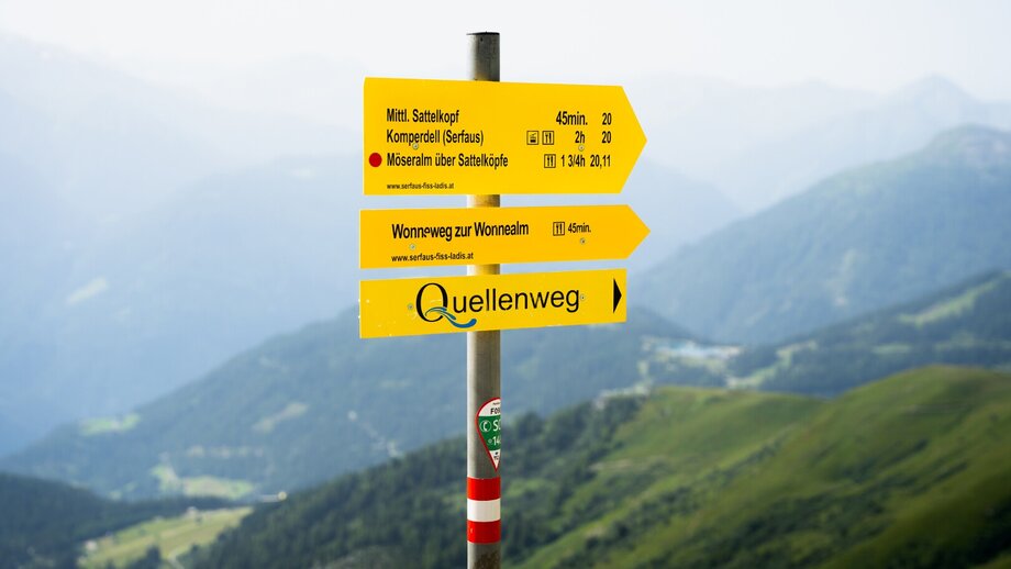 Wegweiser zum Quellenweg | © © Serfaus-Fiss-Ladis Marketing GmbH