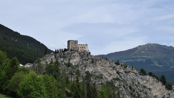 Burg Laudegg auf dem Berg