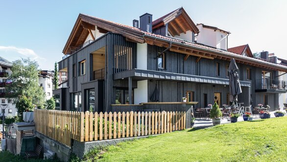 Muiren Lounge outside