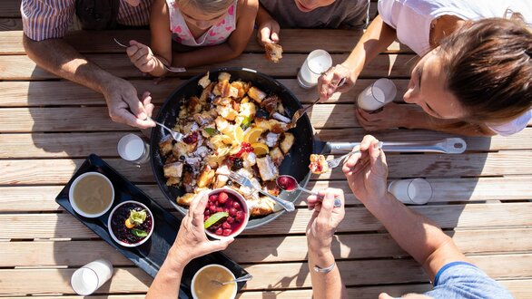 Essen auf der Seealm Hög